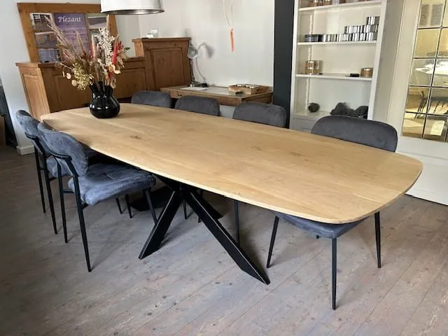 Eiken eettafel 275 x 100 cm met stalen poten